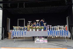 Podium et coupes des vainqueurs Rallye de BROCELIANDE 2024-9733