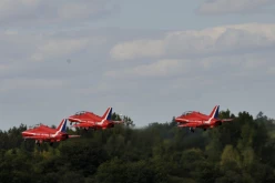 RENNES AIRSHOW 2010 -   les " Red Arrows " 9