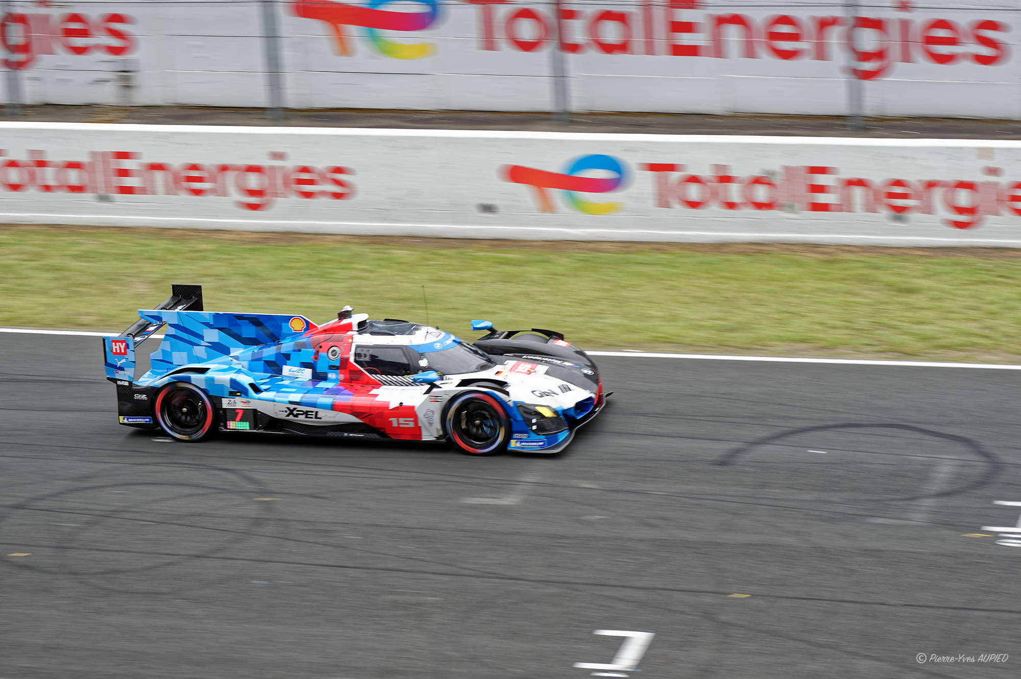 N° 15 BMW M Hybrid V8 en catégorie Hypercar - 24 H du Mans 2026 - 671D4C