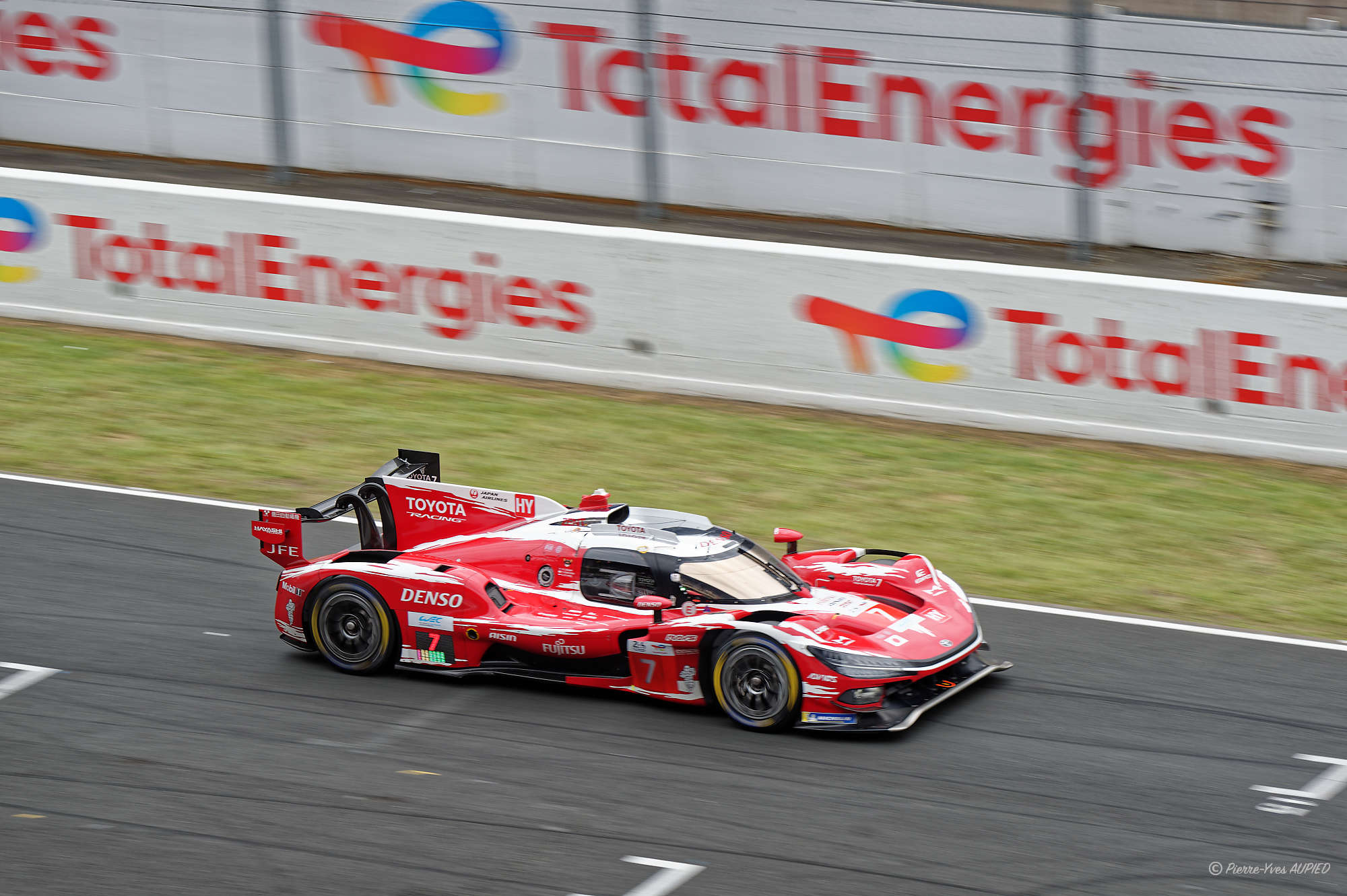 N° 7 TOYOTA TR010 Hybrid en catégorie Hypercar - 24 H du Mans 2026 - 695D4C