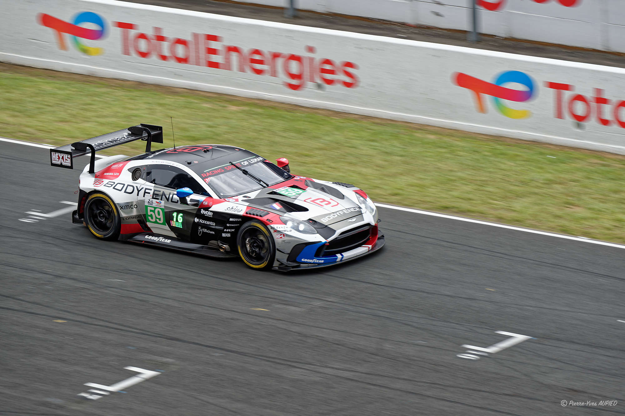 N° 59 ASTON MARTIN Vantage AMR LMGT3 en catégorie LMGT3 - 24 H du Mans 2026 - 696D4C