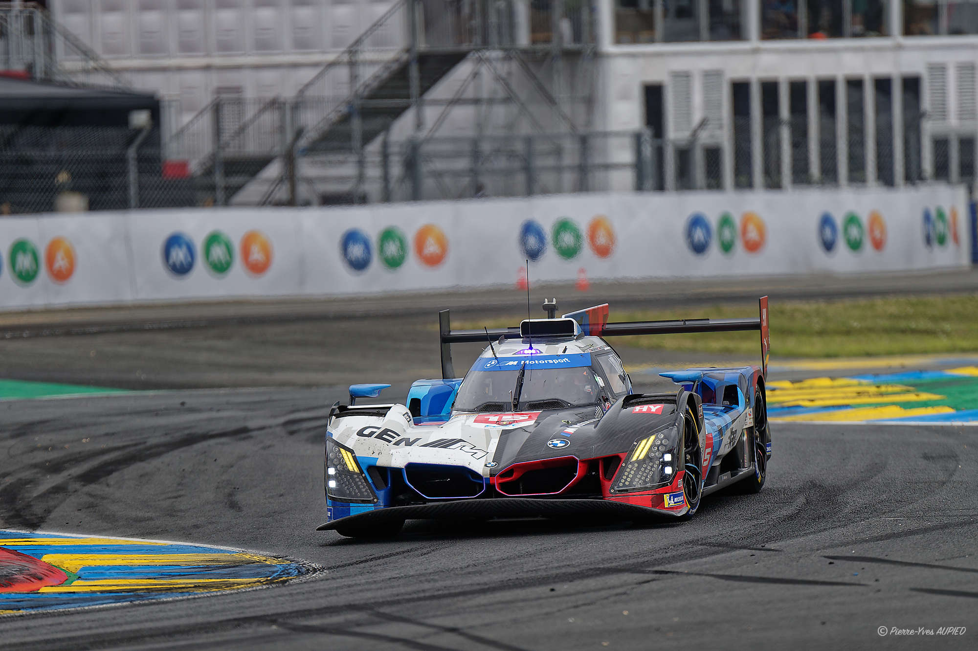 N° 15 BMW M Hybrid V8 en catégorie Hypercar - 24 H du Mans 2026 - 806D4C