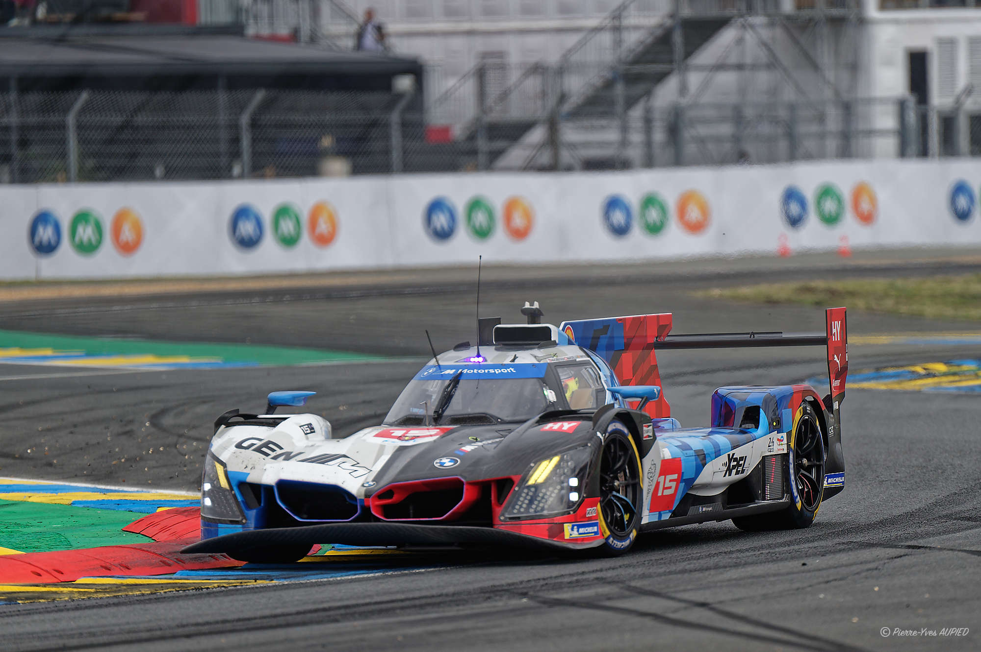 N° 15 BMW M Hybrid V8 en catégorie Hypercar - 24 H du Mans 2026 - 836D4C