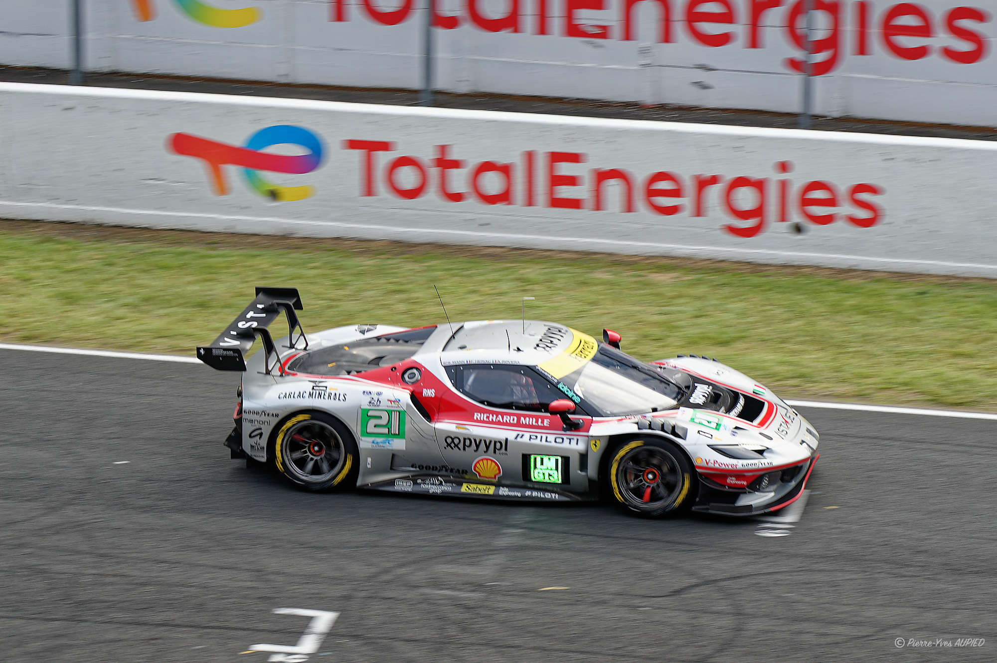 N° 21 FERRARI 296 LMGT3 Evo en catégorie LMGT3 - 24 H du Mans 2026 - 885D4C