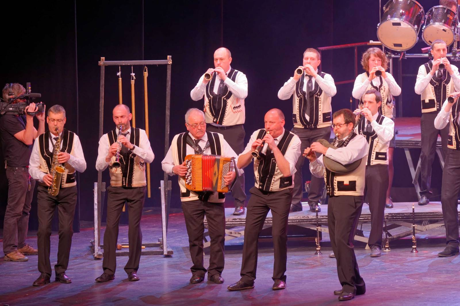 PA25701-Kerlenn-Pondi