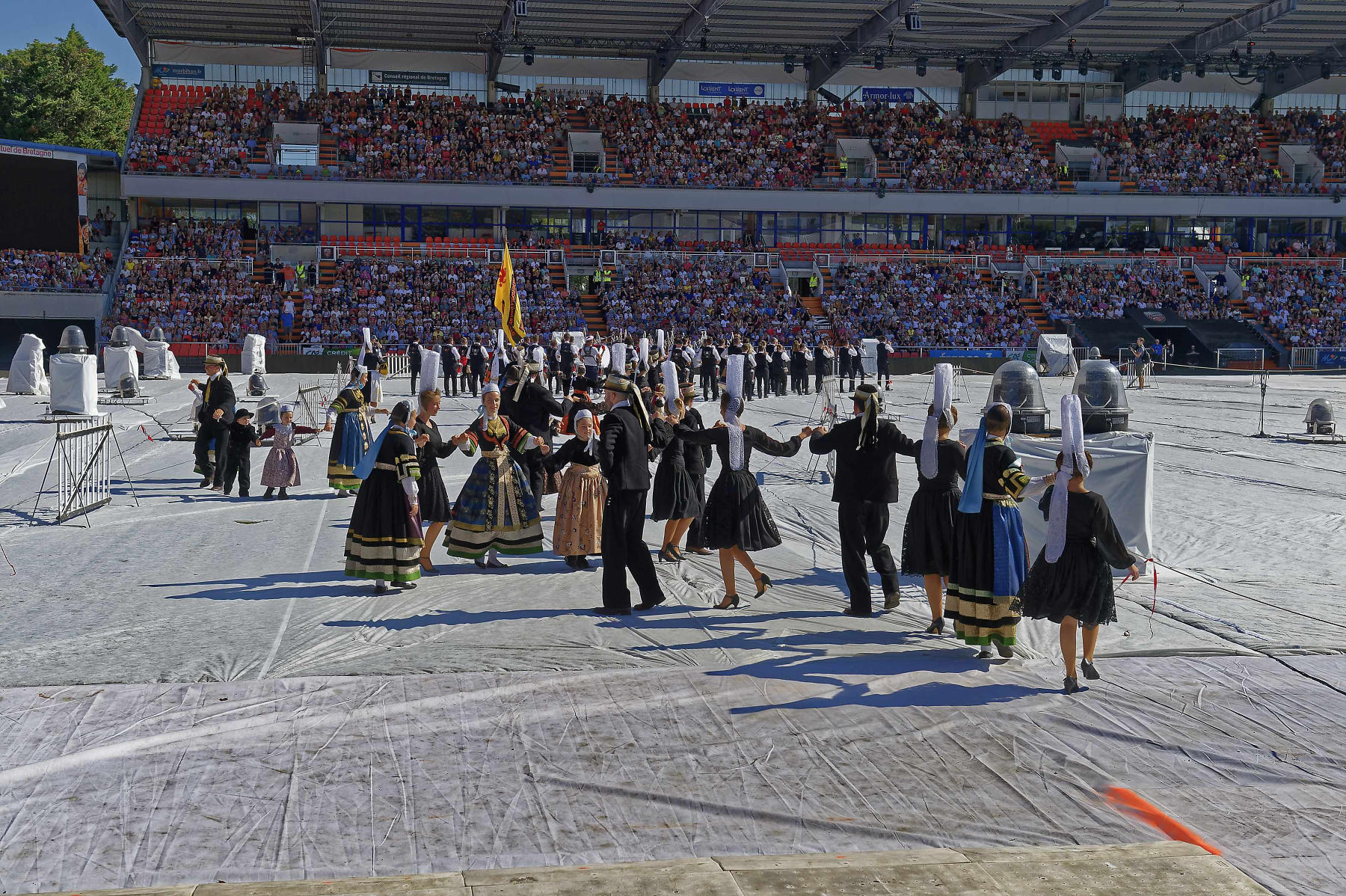 interceltique-2018-image12867-cercle-ar-vro-vigoudenn-de-pont-l-abbé