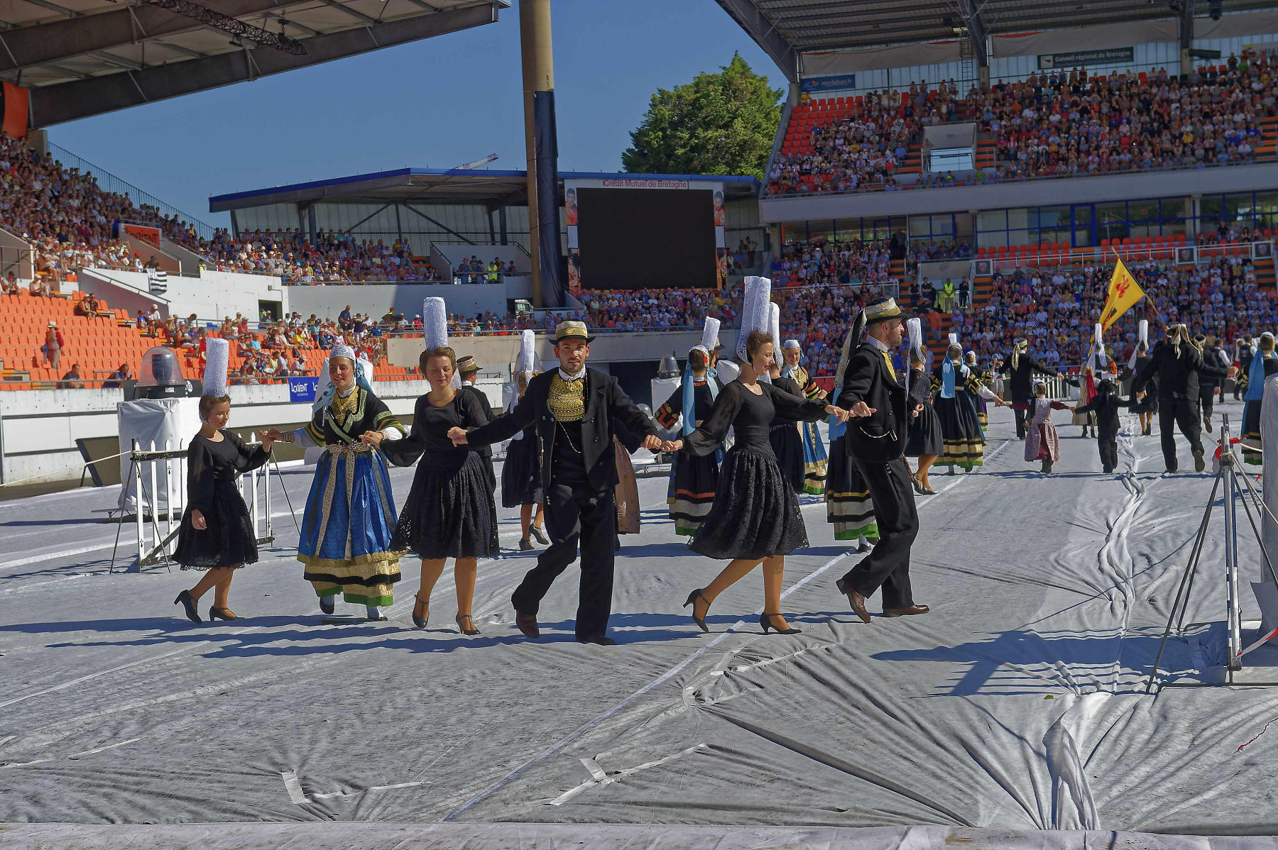 interceltique-2018-image12872-cercle-ar-vro-vigoudenn-de-pont-l-abbé