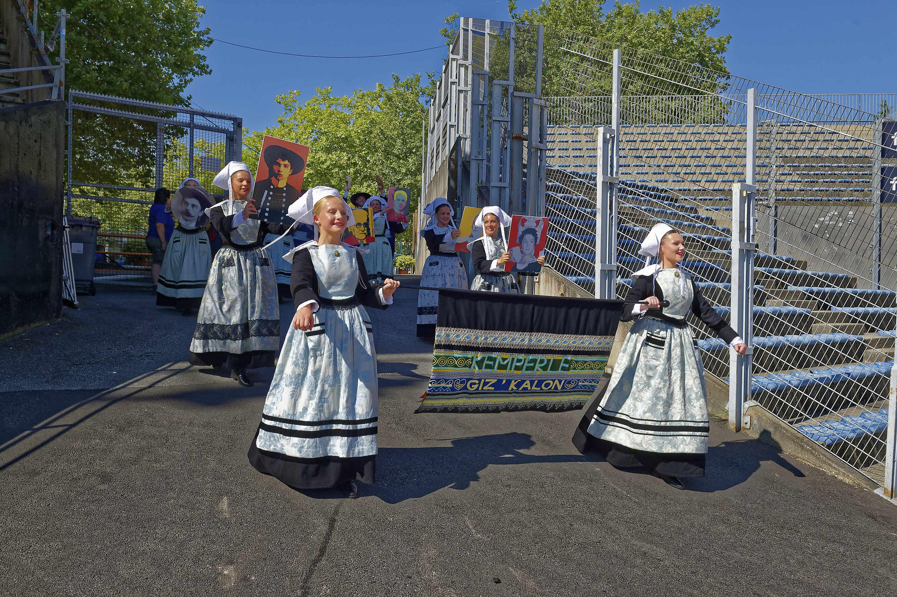 interceltique-2018-image13045-cercle-giz-kalon-de-quimperlé