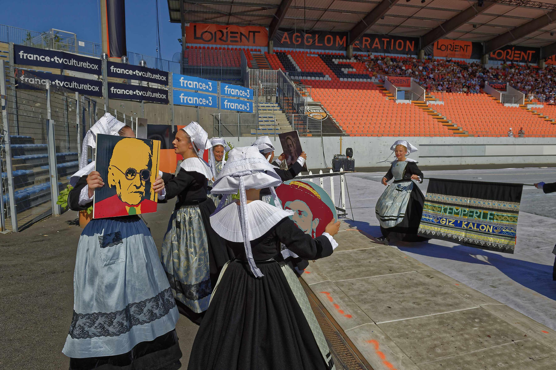 interceltique-2018-image13052-cercle-giz-kalon-de-quimperlé