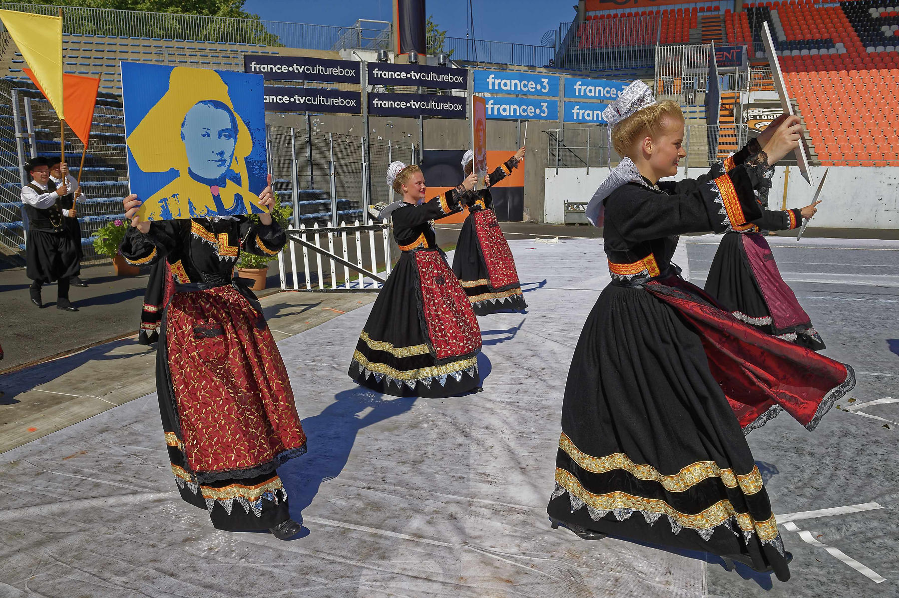 interceltique-2018-image13075-cercle-giz-kalon-de-quimperl