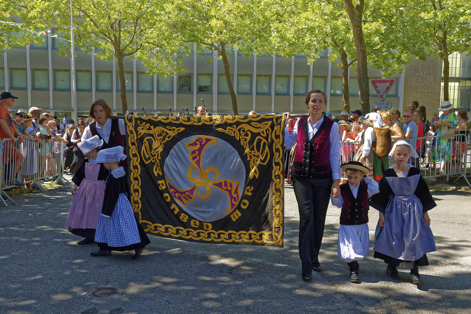 interceltique-2018-image13692-bagad-Ronsed-Mor-de-locoal-mendon