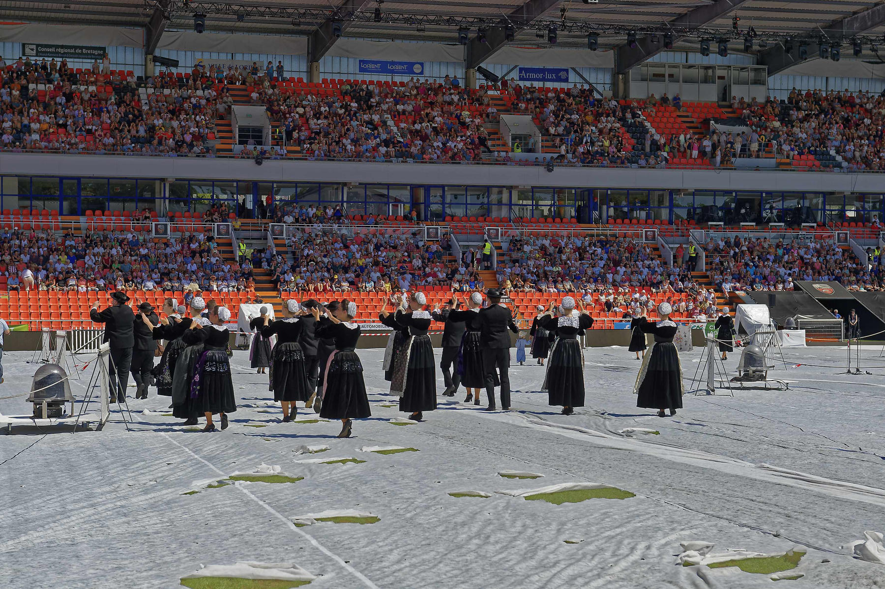 interceltique-2018-image13858-cercle-brug-ar-menez-de-spézet