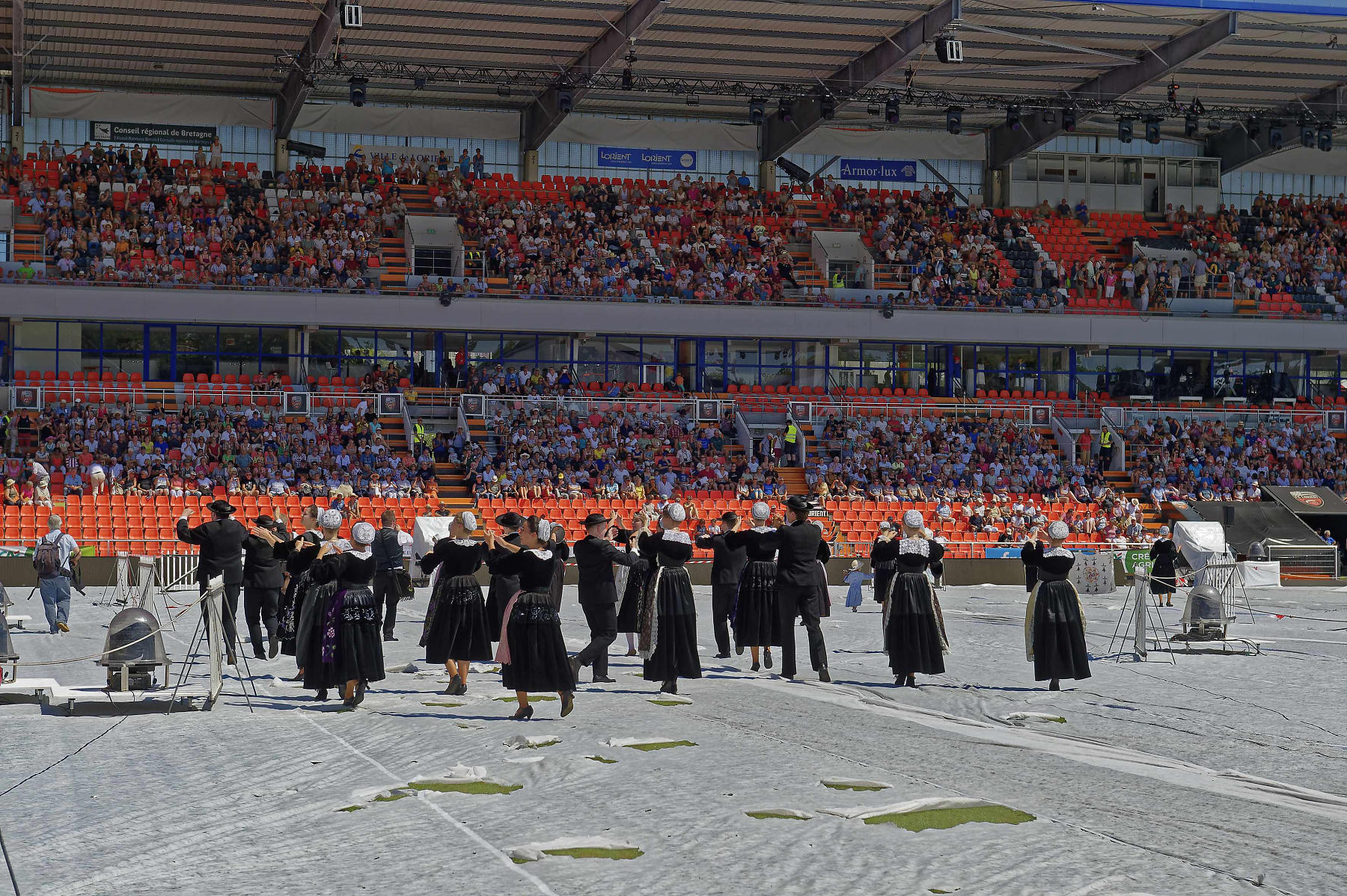 interceltique-2018-image13859-cercle-brug-ar-menez-de-spézet