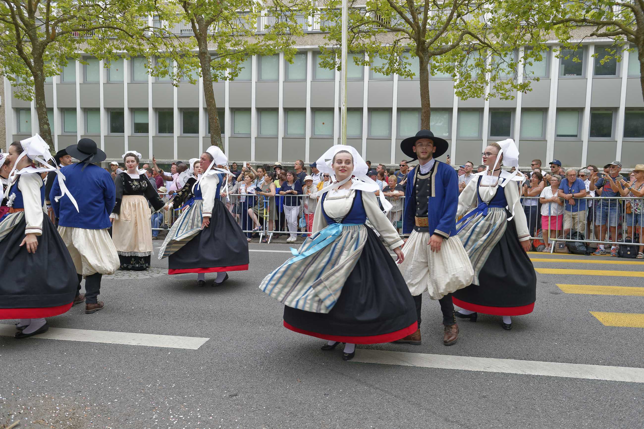 Festival interceltique - Cercle Ar Bleuniou Kignez - D420029