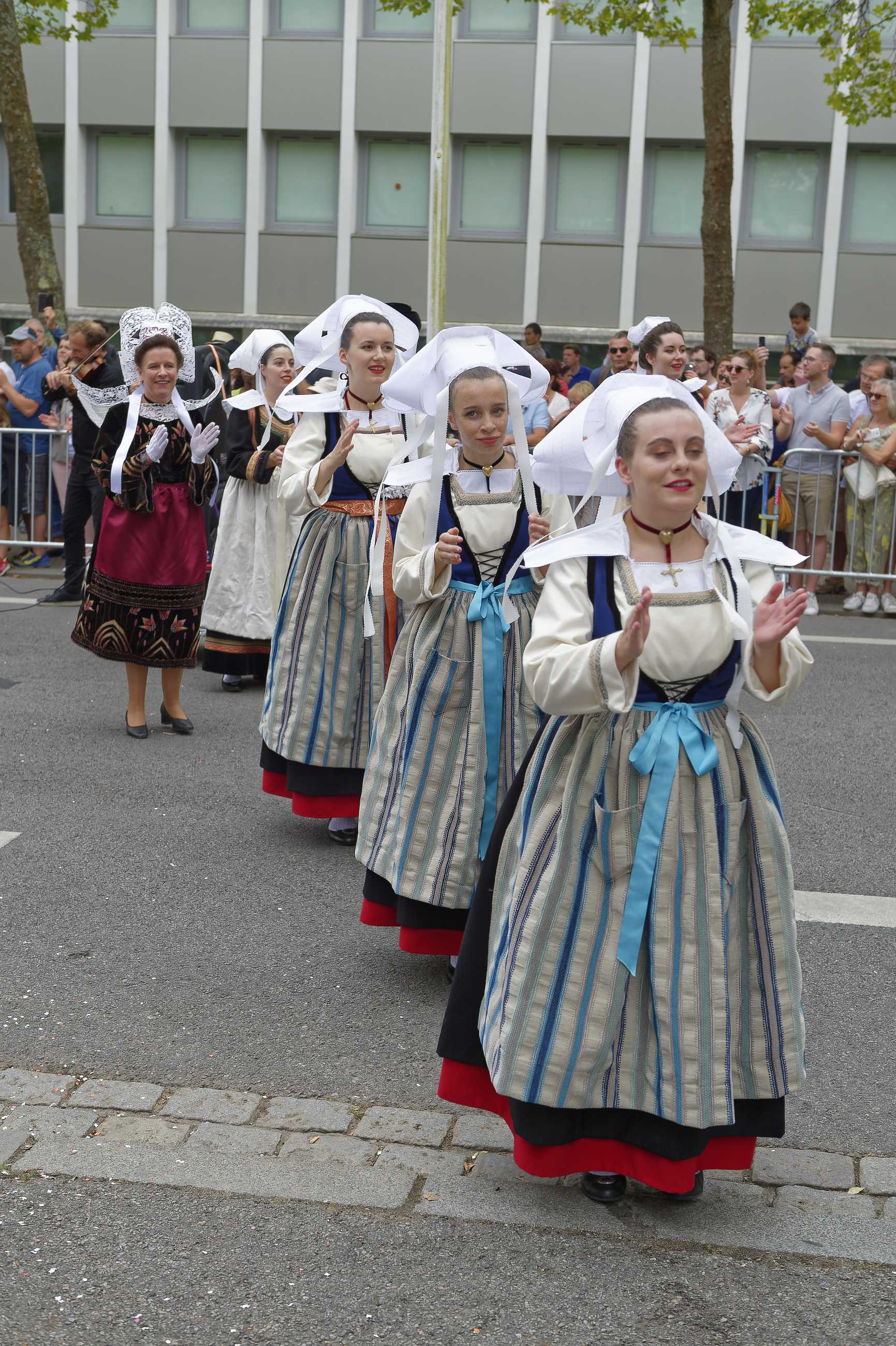 Festival interceltique - Cercle Ar Bleuniou Kignez - D420040