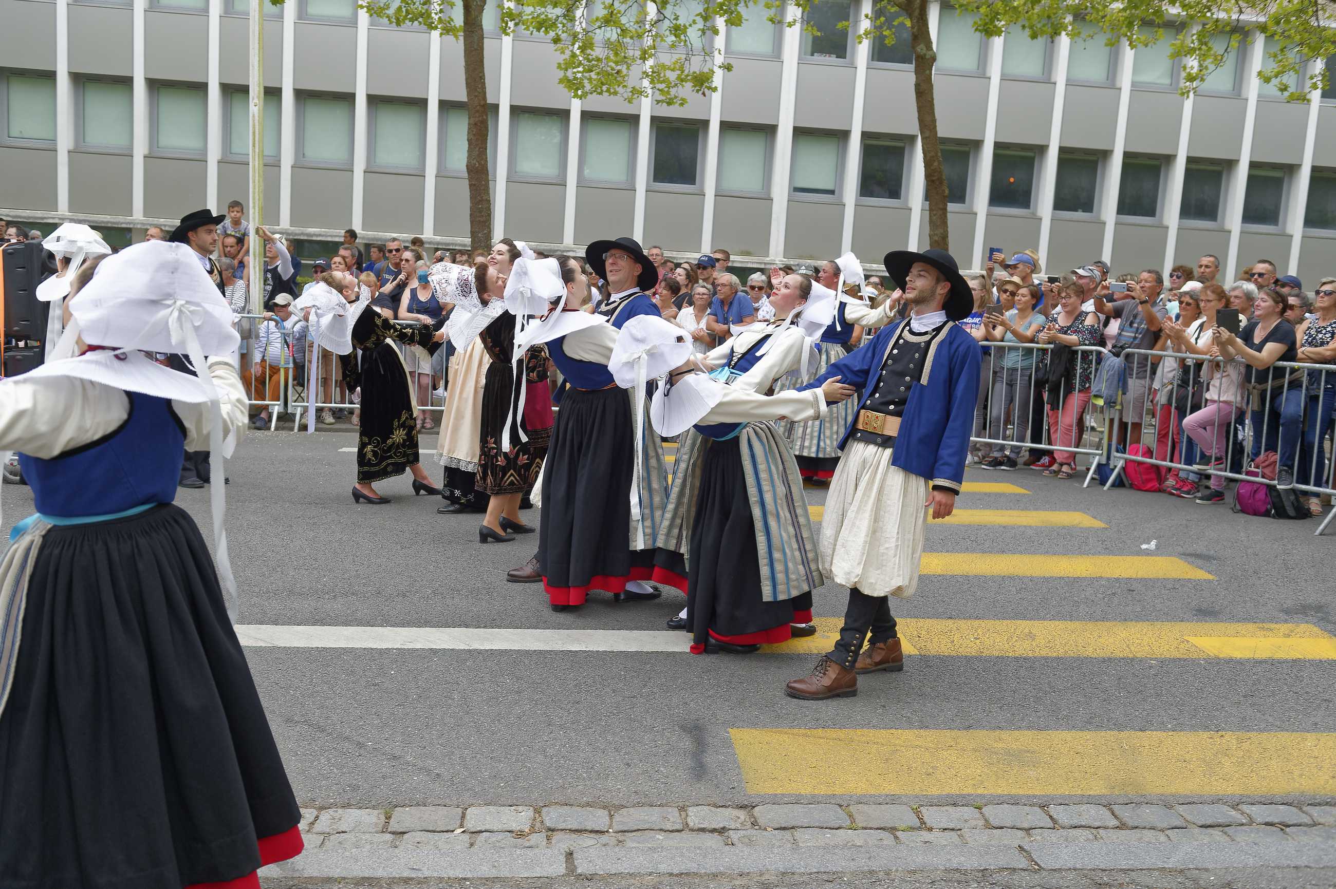 Festival interceltique - Cercle Ar Bleuniou Kignez - D420046