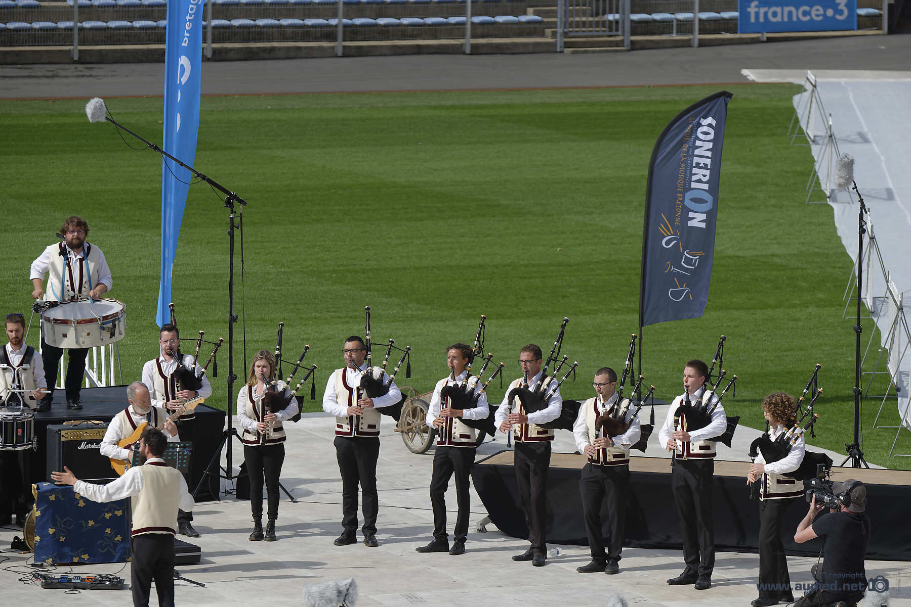 FIL2021-46720 Bagad Elven