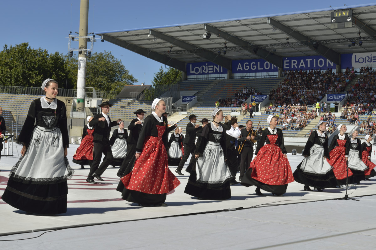 interceltique-2015-081-cercle Brug Ar Menez Spezet
