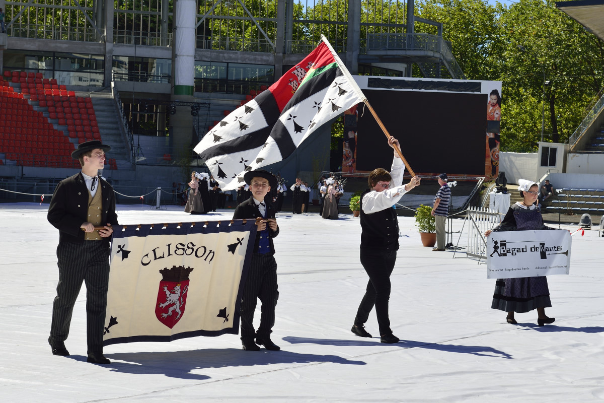 interceltique-2015-148-Bagad de Nantes et cercle de Clisson