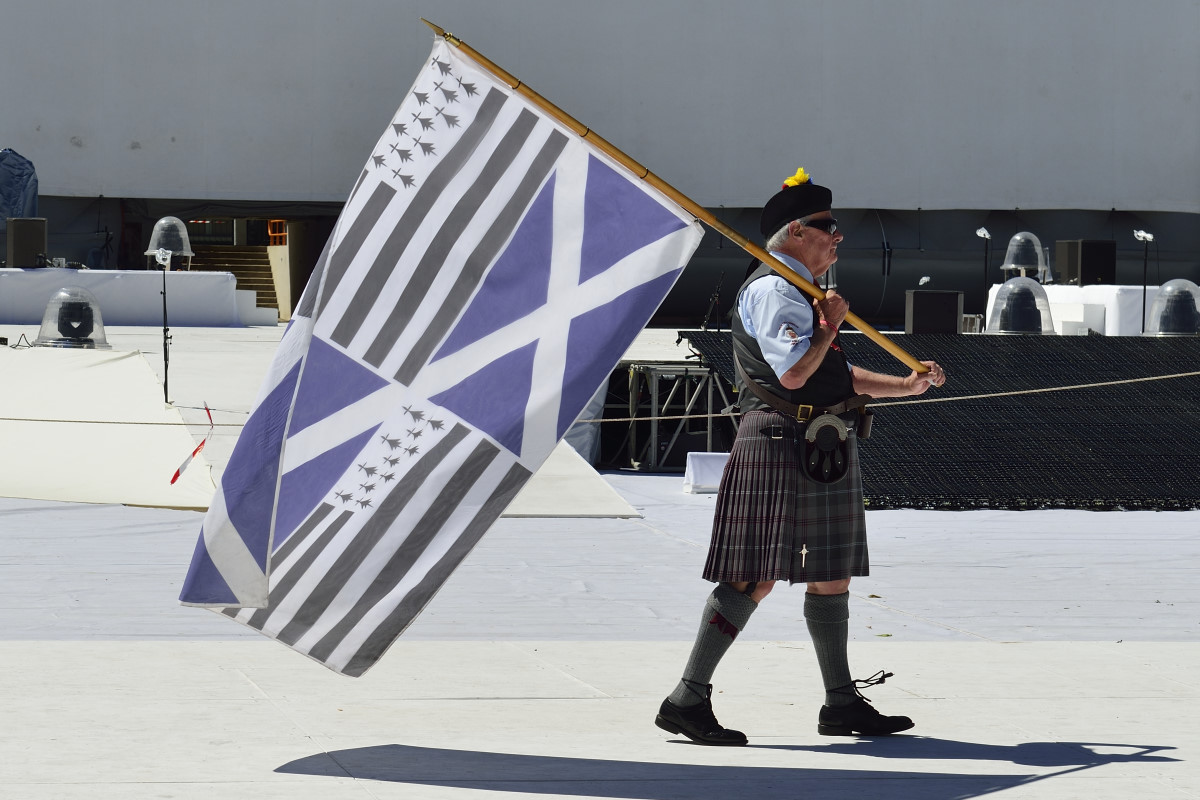 interceltique-2015-206-isle of Cumbrae Pipe Band Ecosse