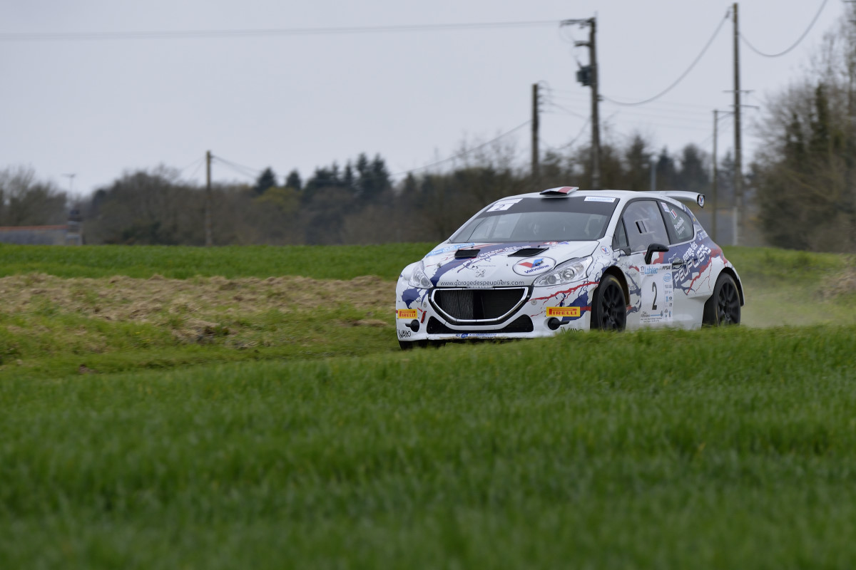 rallye-du-pays-de-Lohéac-2016 numero 02-Stephane PUSTELNIK-Lea PUSTELNIK-PEUGEOT 208 T16-R-R5 PA15672.jpg