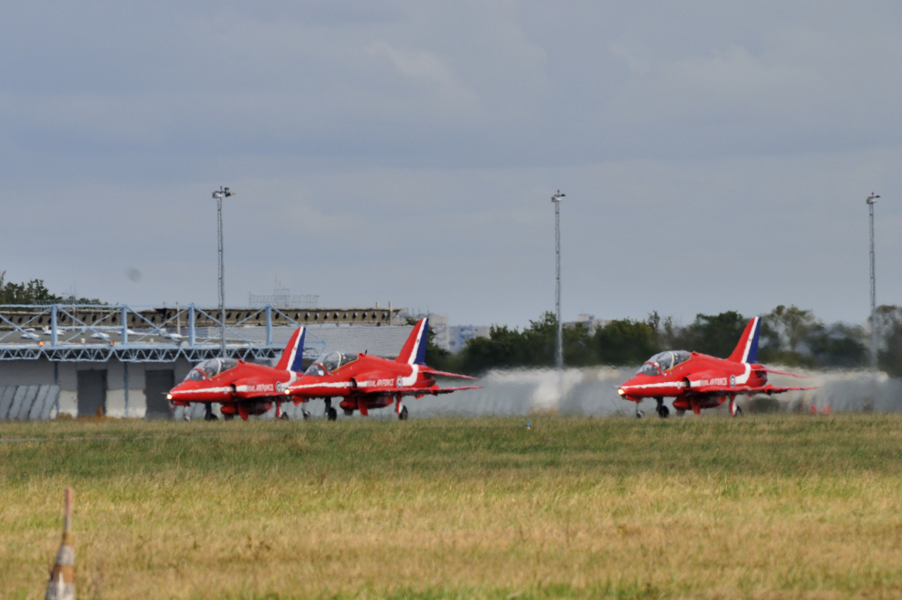 RENNES AIRSHOW 2010 -   les " Red Arrows " 4