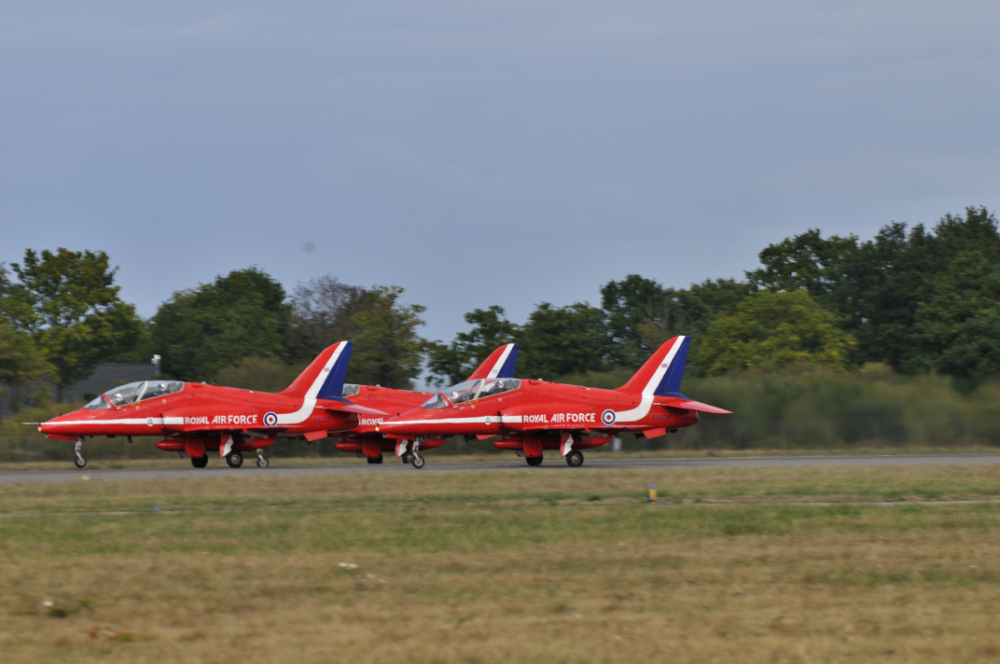 RENNES AIRSHOW 2010 -   les " Red Arrows " 7