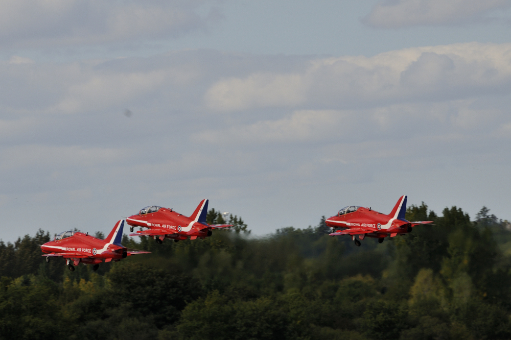 RENNES AIRSHOW 2010 -   les " Red Arrows " 9